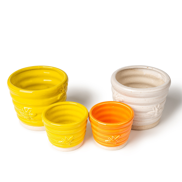 Alanınızı ve hediye verme deneyiminizi geliştirmek ister misiniz? Sevimli Arı Detaylarına Sahip Bu Balmumu Seramik Mum Kavanozunu deneyin!