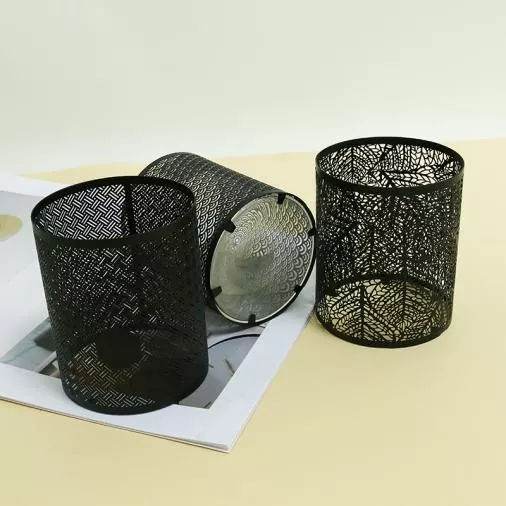 Siyah metal mum tutucu