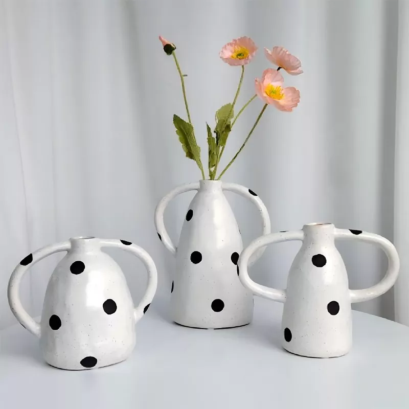 Polka Dot Stoneware Vazo